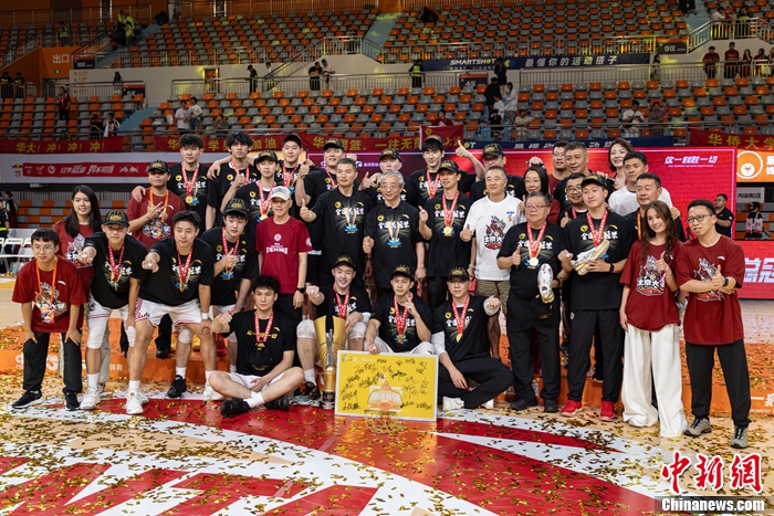 北京大学力克华侨大学夺冠 管子煜斩获总决赛