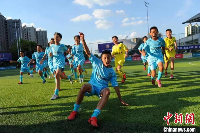 大连东北路小将队勇夺第七届“玛丽莱杯”青少