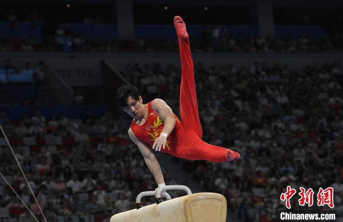 张博恒夺金桥本大辉退赛 成都大运会体操全能赛