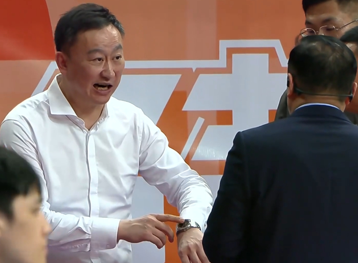 CBA常规赛福建主场漏水事件引应急机制讨论