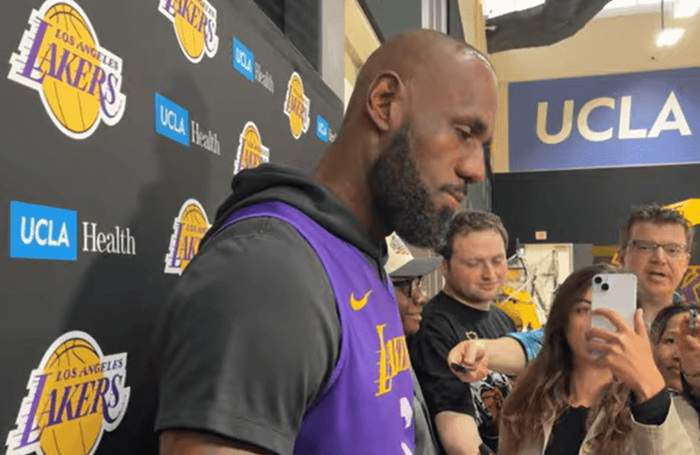 詹姆斯声音失声引备战焦点 湖人教练组应对策略