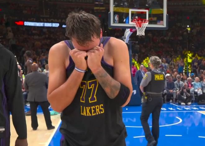 雷霆大胜湖人东契奇伤退 湖人惨败排名受威胁