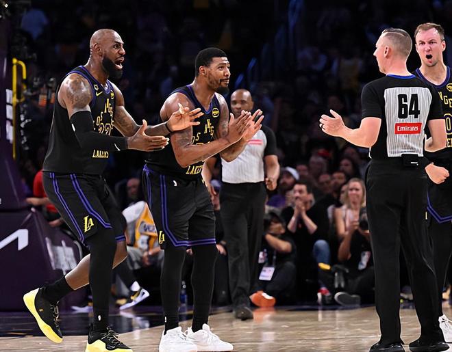 湖人双杀火箭！詹姆斯28+8+7助攻率队大胜，新三